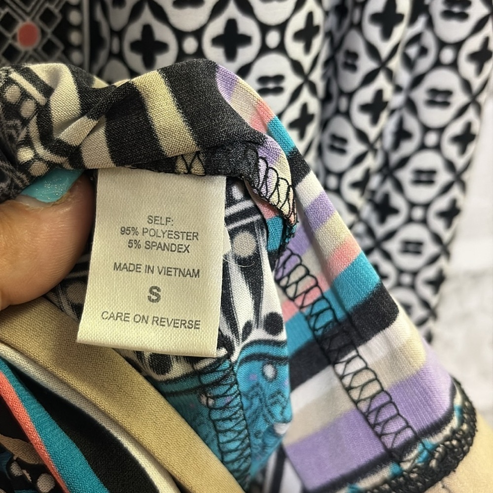 New York & Co. Shift Dress.  3/4 sleeves. Knee-length. Flattering pattern, small - Picture 8 of 9